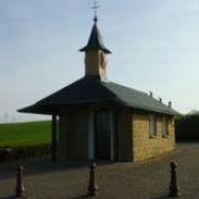 Comment s'appelle la chapelle internationale située au sommet du Stromberg à la frontière entre France et Allemagne?