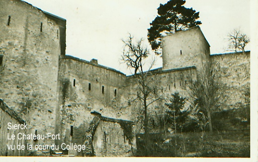 Château -Fort au-dessus du collège